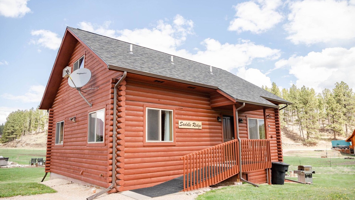 Hill City Cabin | Come enjoy Saddle Ridge!