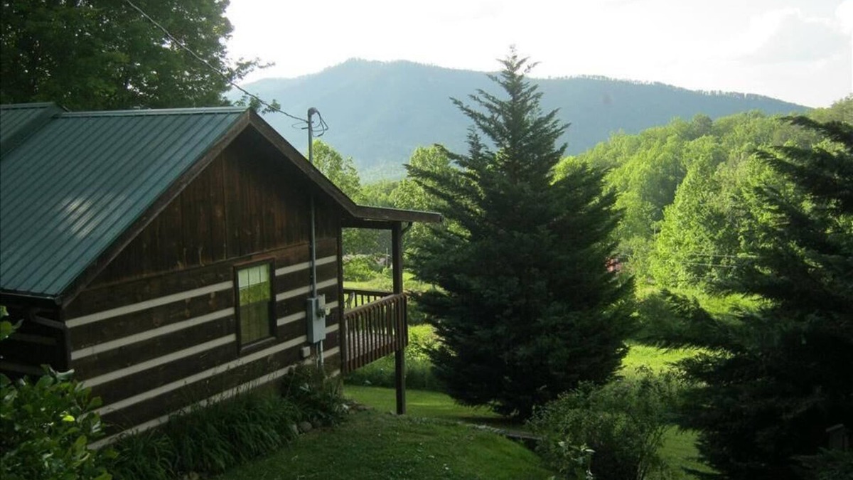 Cosby Cabin | COME ENJOY THE SERENITY & MOUNTAIN BEAUTY!