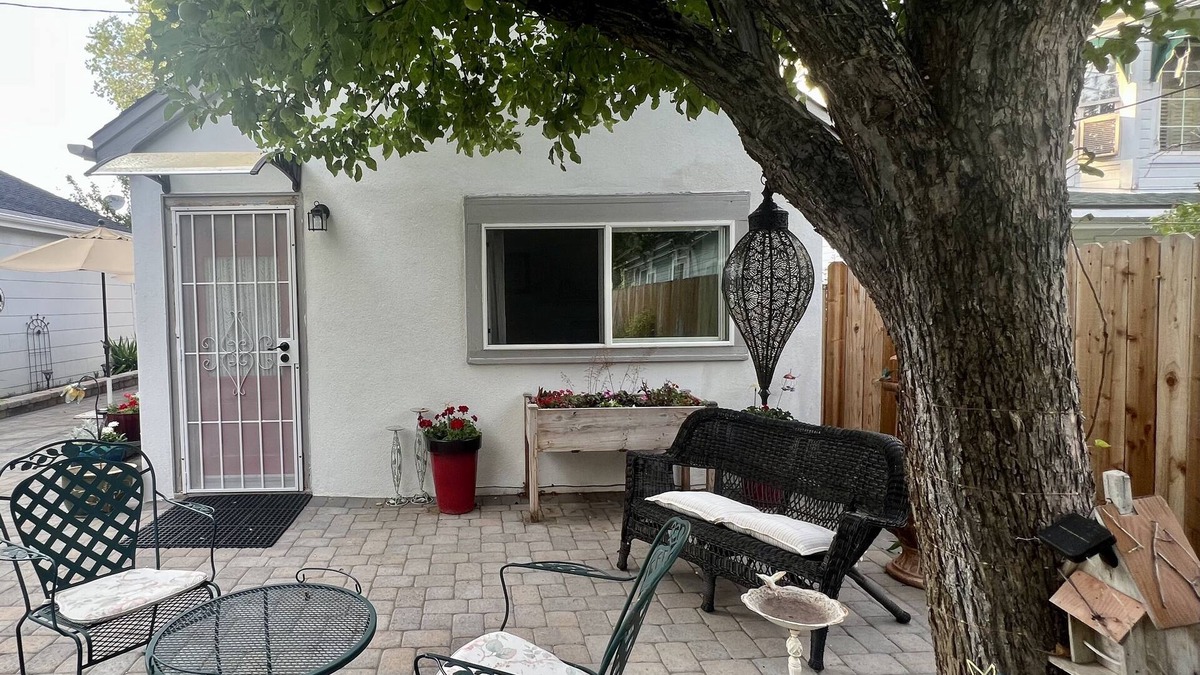 Carson City Cottage | Come experience this cozy cottage in the heart of it all!