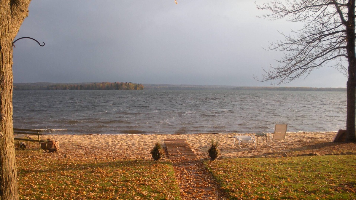 Interlochen House | Come find rest for your weary soul at our spectacular beachfront cottage.