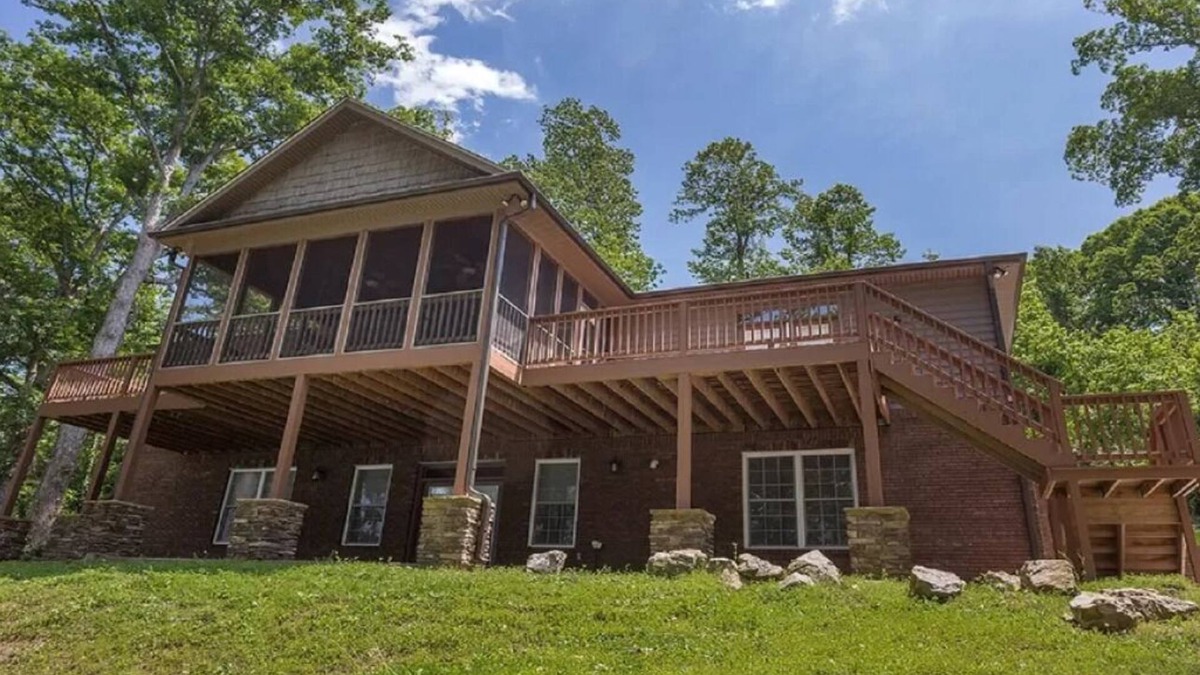 Loudon House | Come have fun in the sun on the Tennessee River with a private dock