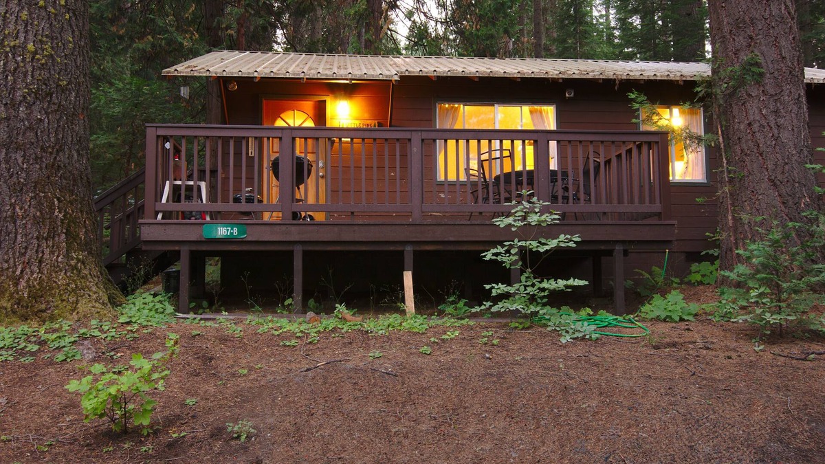 Fish Camp Cabin | Come Home to the Little Pine Cabin at Yosemite Forest Lodge!