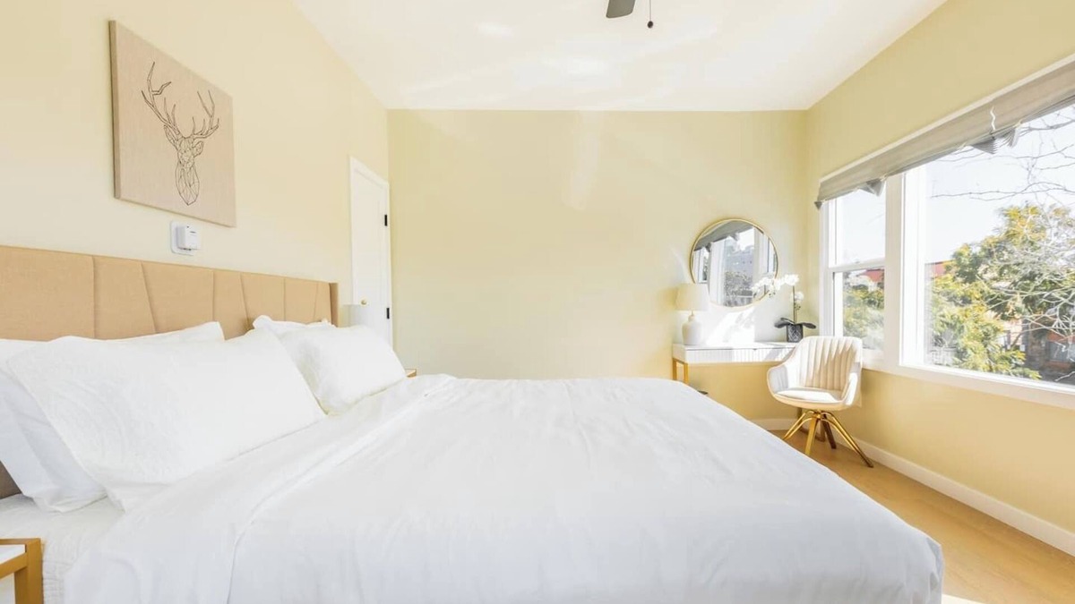 Alamitos Beach Apartment | Come live the sunny & relaxing SoCal life in our brand-new sunny beach getaway