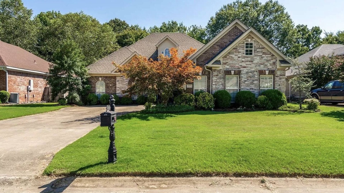 Conway House | Come see the eclipse! Full house rental available!n
