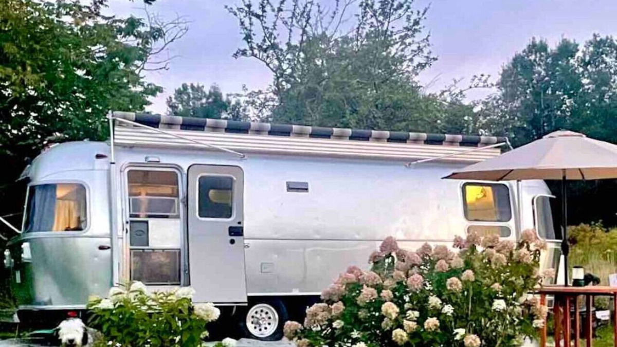 Union House | Come Spring Farm Airstream , Lake & farm animals