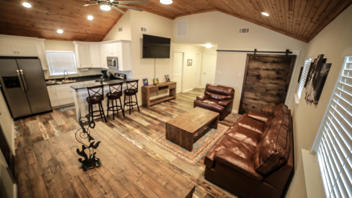 Venice House | Come stay and play at Tiger's Den located in Venice, LA!