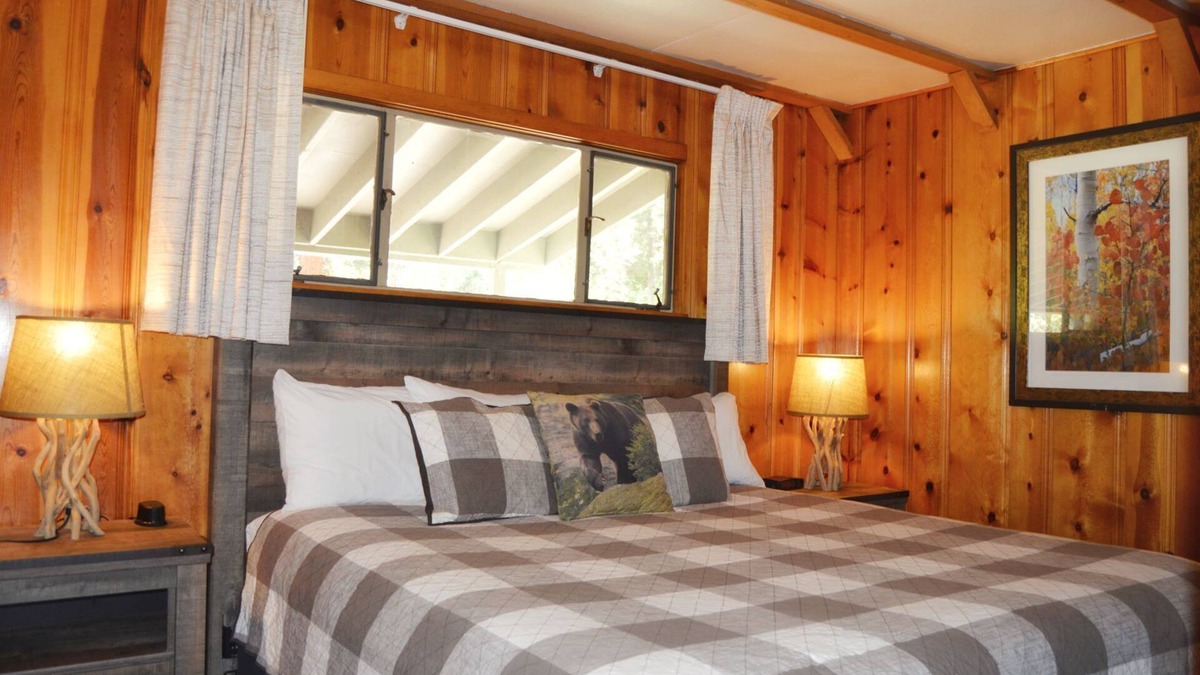Estes Park Condo | Come stay at the Black Bear Cabin for unbelievable views!