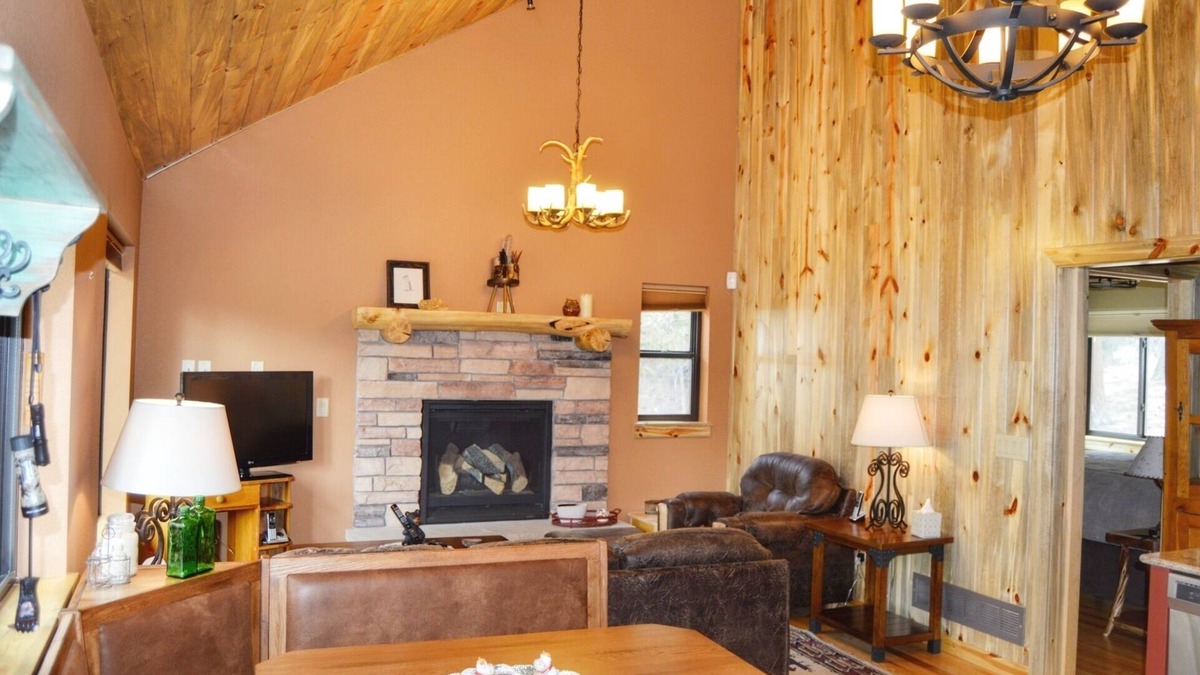 Estes Park Condo | Come stay at the Dreamcatcher Cabin for unbelievable views!