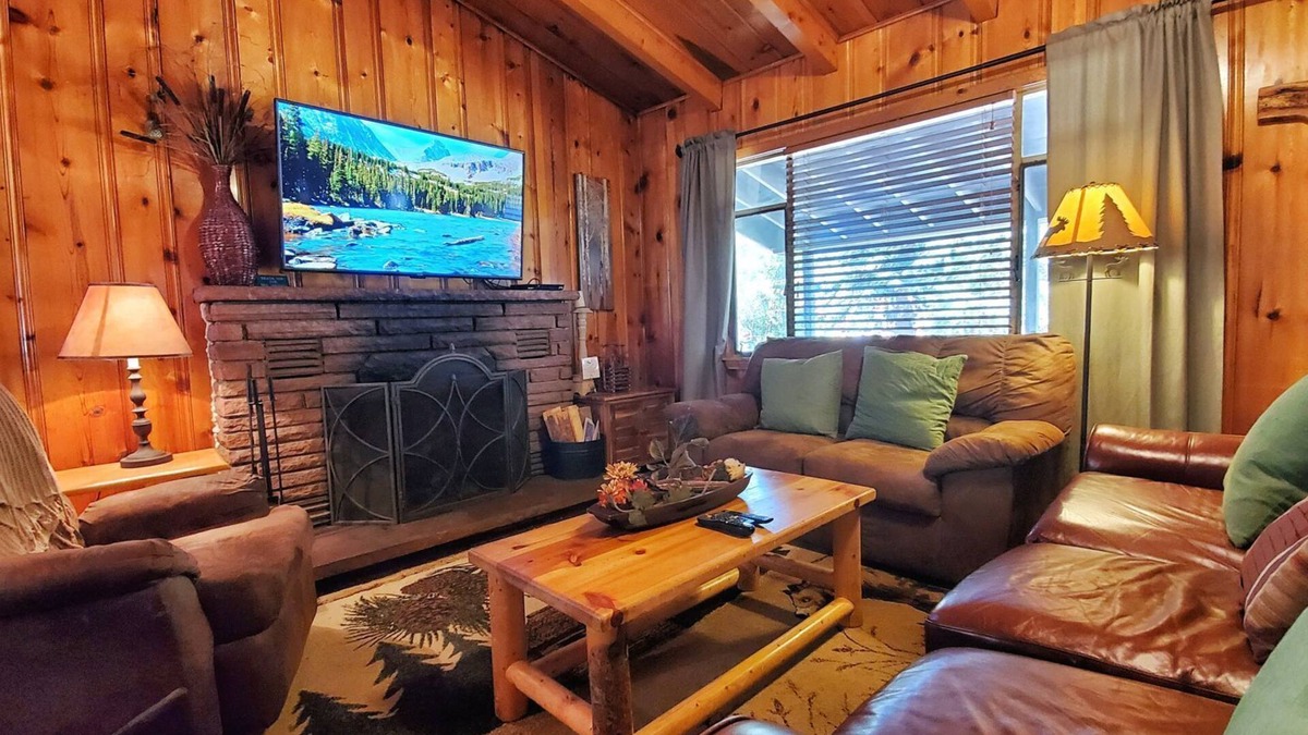 Estes Park Condo | Come stay at the Fox Cabin for unbelievable views!