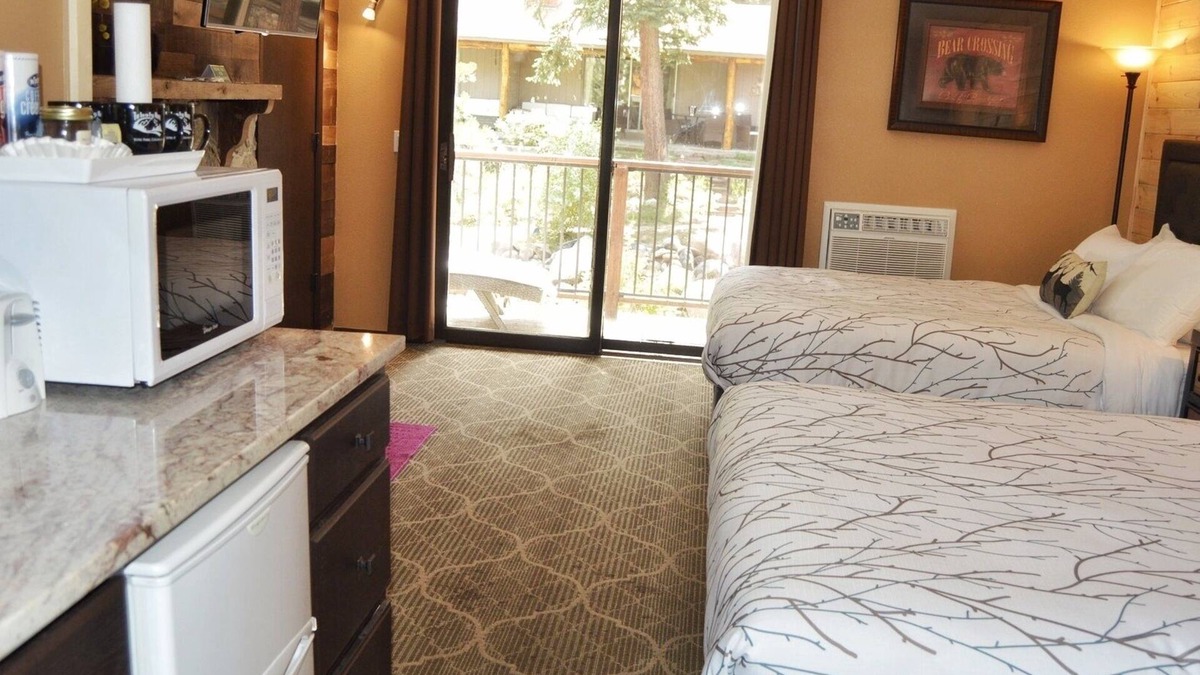 Estes Park Hotel | Come stay at the Mountain Lodge for unbelievable views!