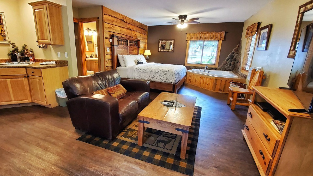 Estes Park Condo | Come stay at the Pine Cone Cabin for unbelievable views!