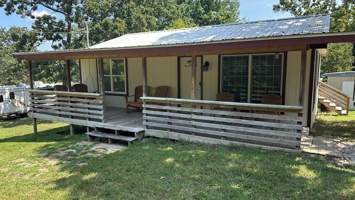 Edwards House | Come stay at the quite and Cozy nRustic Hideaway