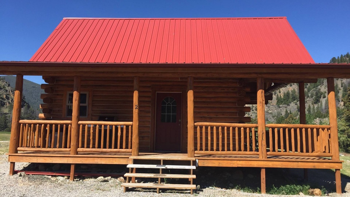 Wise River Cabin | COME STAY IN OUR BEAUTIFUL CABIN SITTING ON THE BANKS OF THE BIG HOLE RIVER