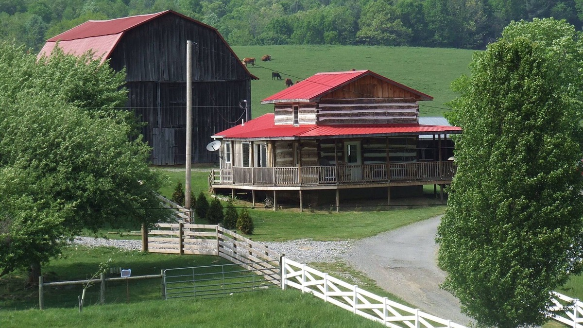 Wytheville Cabin | Come stay in our cabin and experience the tranquility of the countryside!