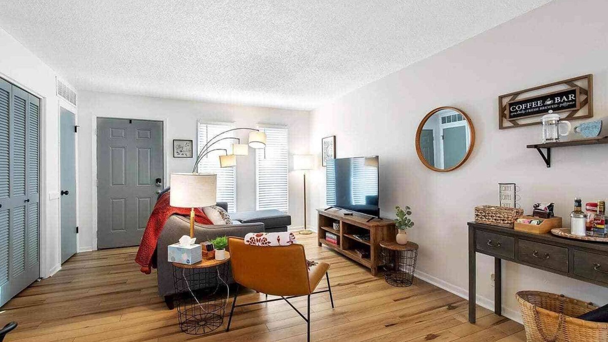 Wichita Apartment | Come stay with us at this modern 2, bed 1 bath apartment located in West Wichita
