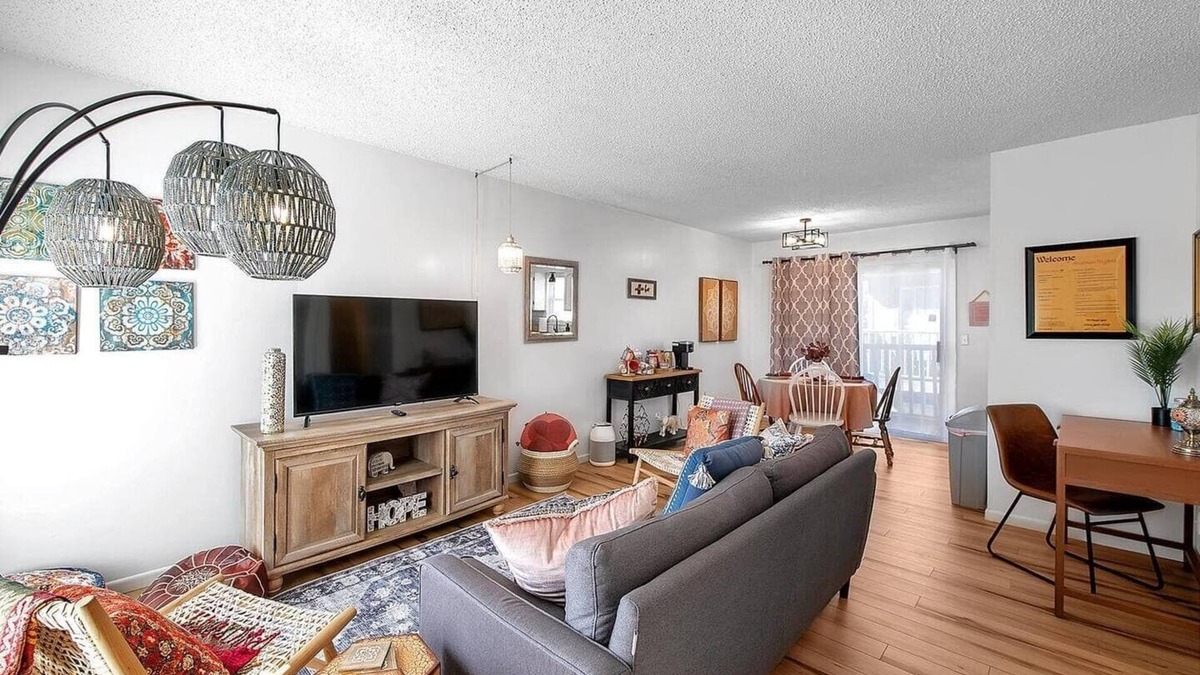 Wichita Apartment | Come stay with us at this modern 2, bed 1 bath apartment located in West Wichita