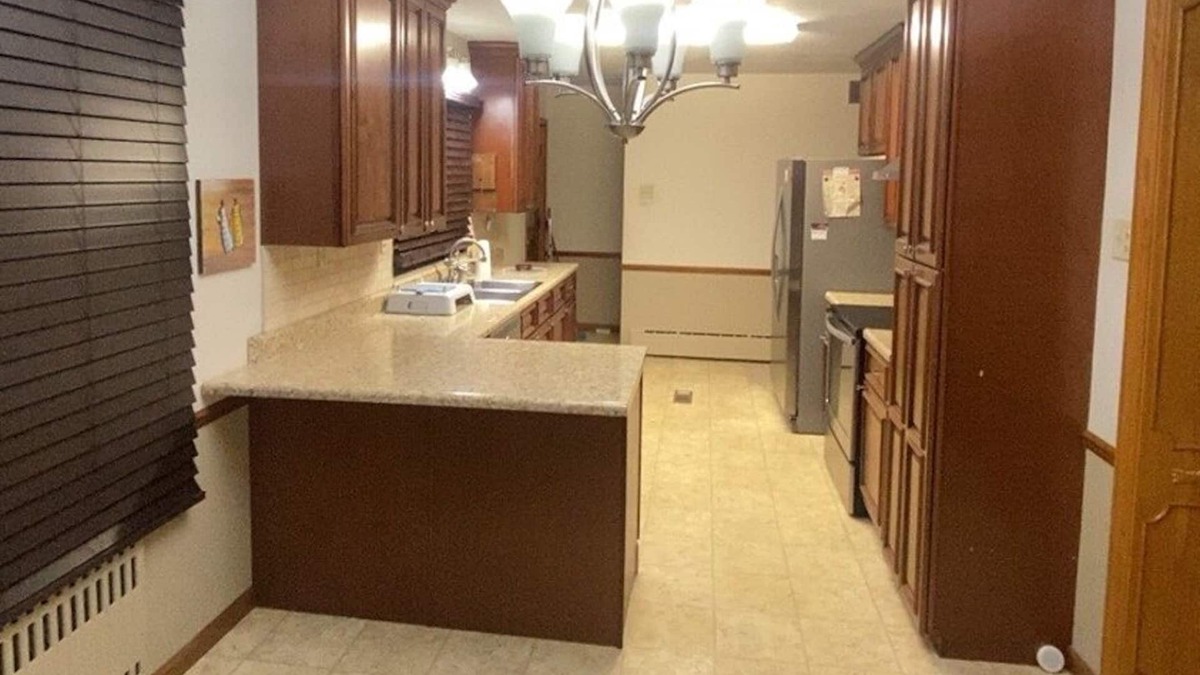 Spanish Lake House | Come Stay with us - We welcome Royals like you