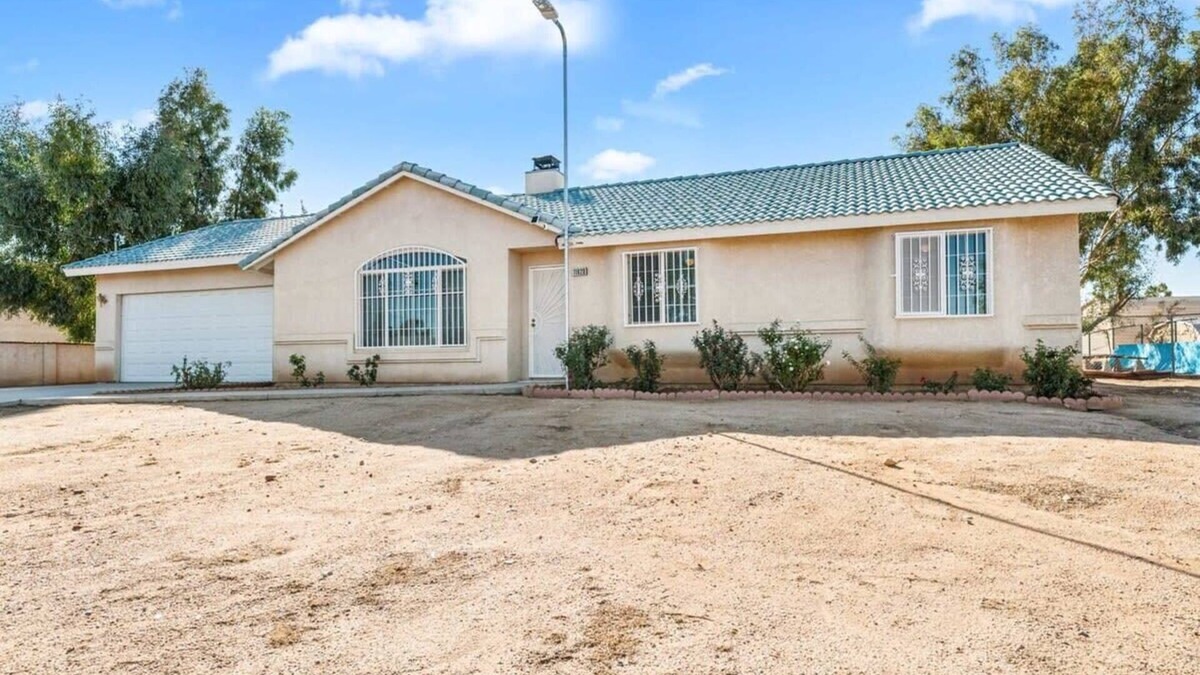 Hesperia House | Come Unwind in the High Desert!