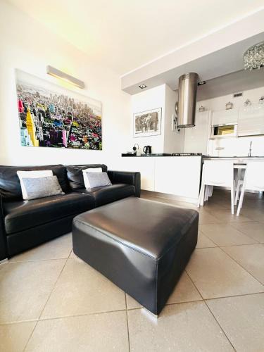 Centro Storico Apartment | ComeCasa De Amicis Urban Flat near Duomo