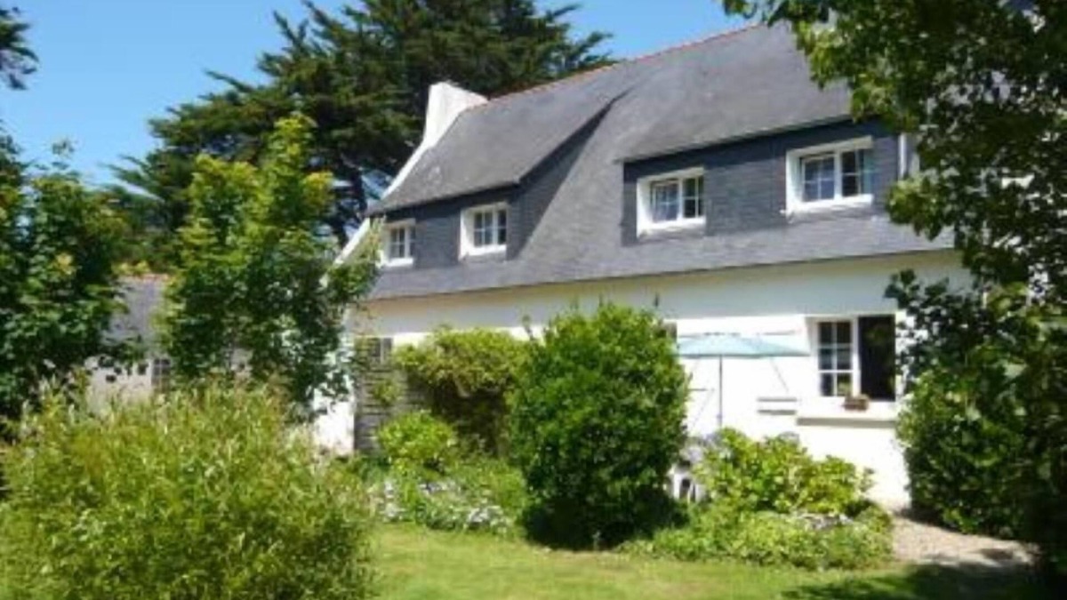 Brignogan-Plage House | Comfortable house with large garden, very close to the sea.