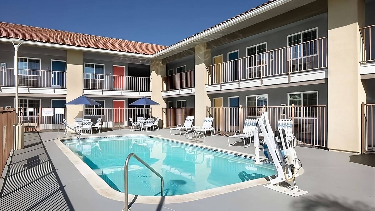 Temecula Hotel | Comfort and Convenience in Signature Temecula! Free Parking, Onsite Pool