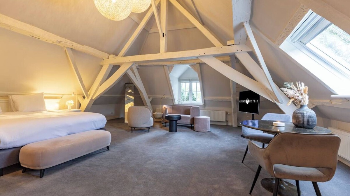 Baarlo Hotel | Comfort and Convenience Near Roermond with Outdoor Garden and Dining!