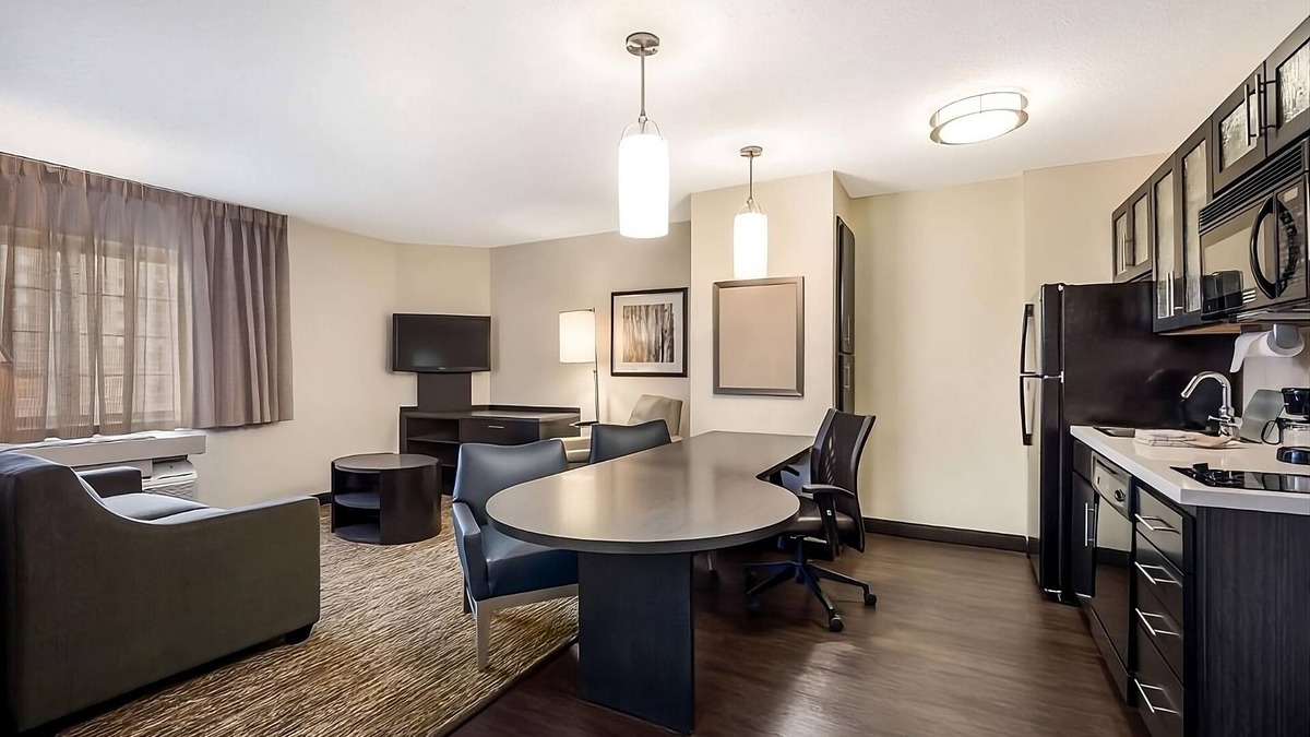 Gateway Hotel | Comfort and Convenience! 4 Relaxing Units, Fully-equipped Kitchen, Pets Allowed!