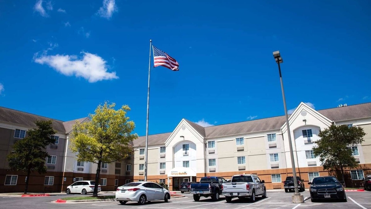 East Congress Hotel | Comfort and Convenience! 2 Comfortable Units, Near Congress Avenue Bridge