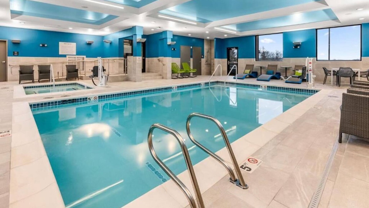Tigard Hotel | Comfort and Convenience! 2 Relaxing Units, Pool, Short Drive to Oregon Zoo!