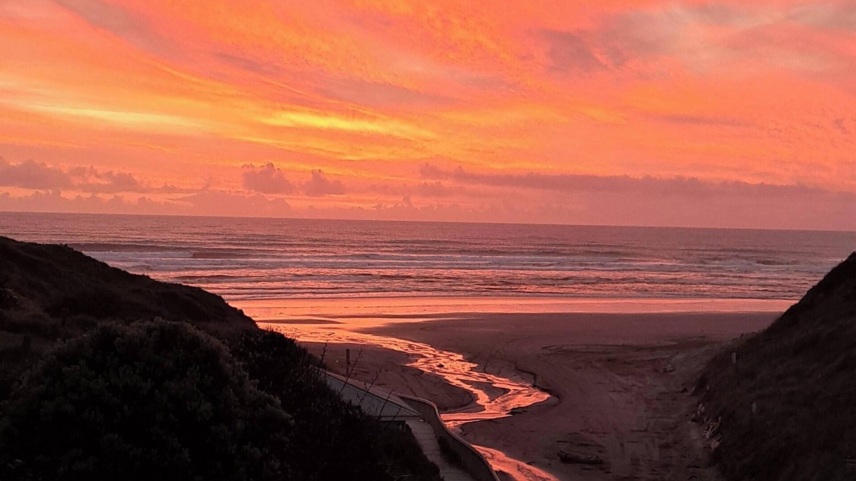 Baylys Beach House | Comfort and the Best Seat in the West to View the Tasman Sea