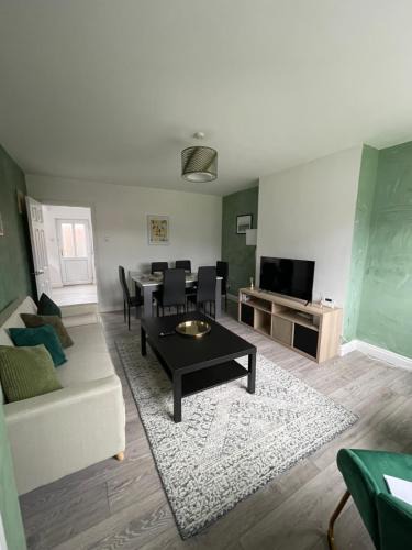 Chapeltown House | Comfort & Cozy getaway in Leeds