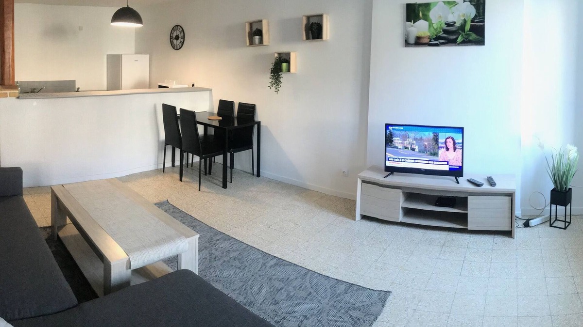 Saint-Brisson-sur-Loire House | Comfortable new house