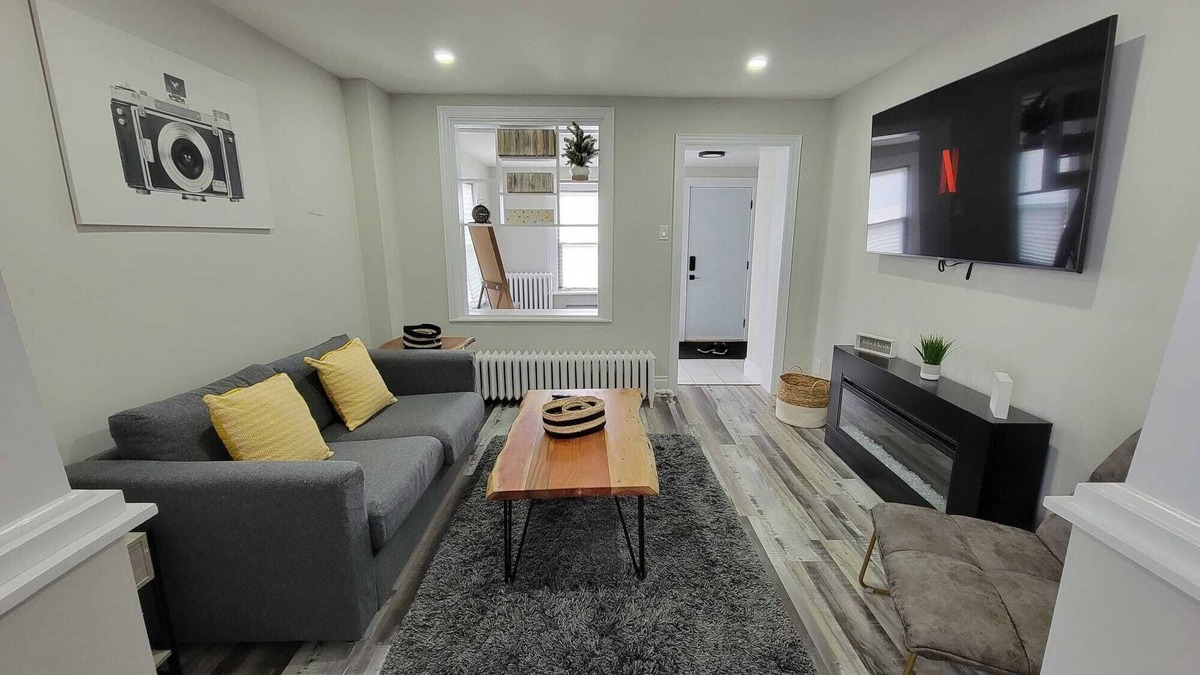 Niagara Falls House | Comfort, Fun and Falls! 4 min walk to the Strip!