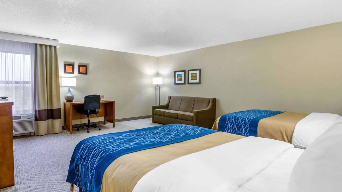 Ottawa Hotel | Comfort Inn Ottawa - Superior Queen Suite with Two Queen Beds - Non Smoking