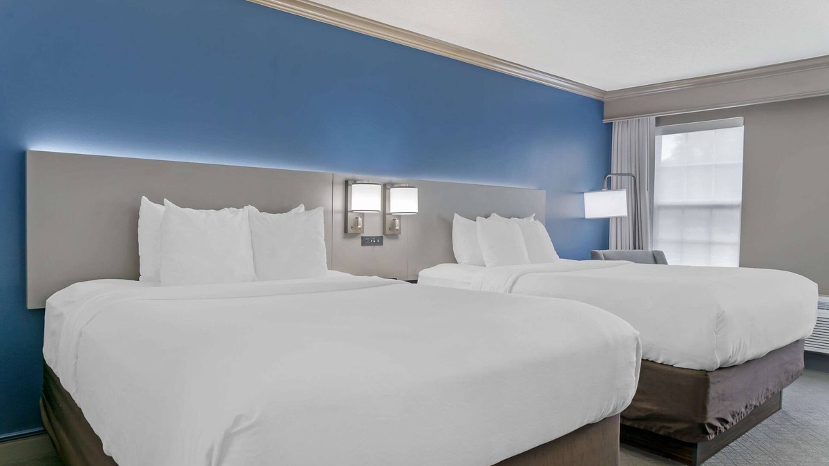 Plainwell Hotel | Comfort Inn Plainwell