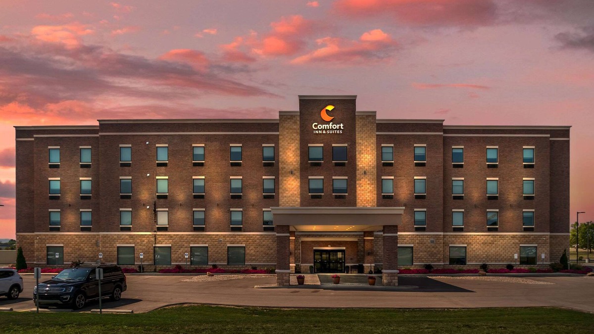 Adrian Hotel | Comfort Inn & Suites Adrian