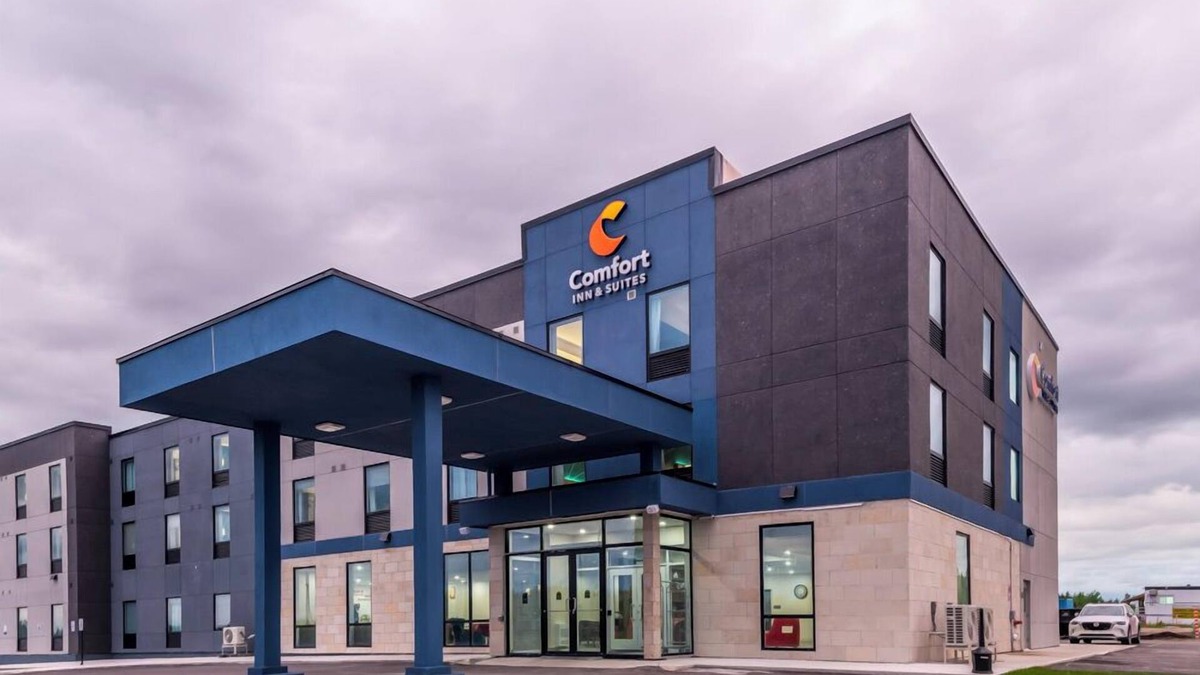 Cochrane Hotel | Comfort Inn & Suites