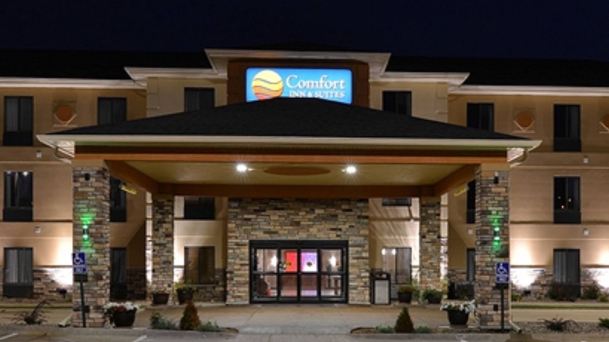 Cedar Rapids Hotel | Comfort Inn & Suites Cedar Rapids North - Collins Road