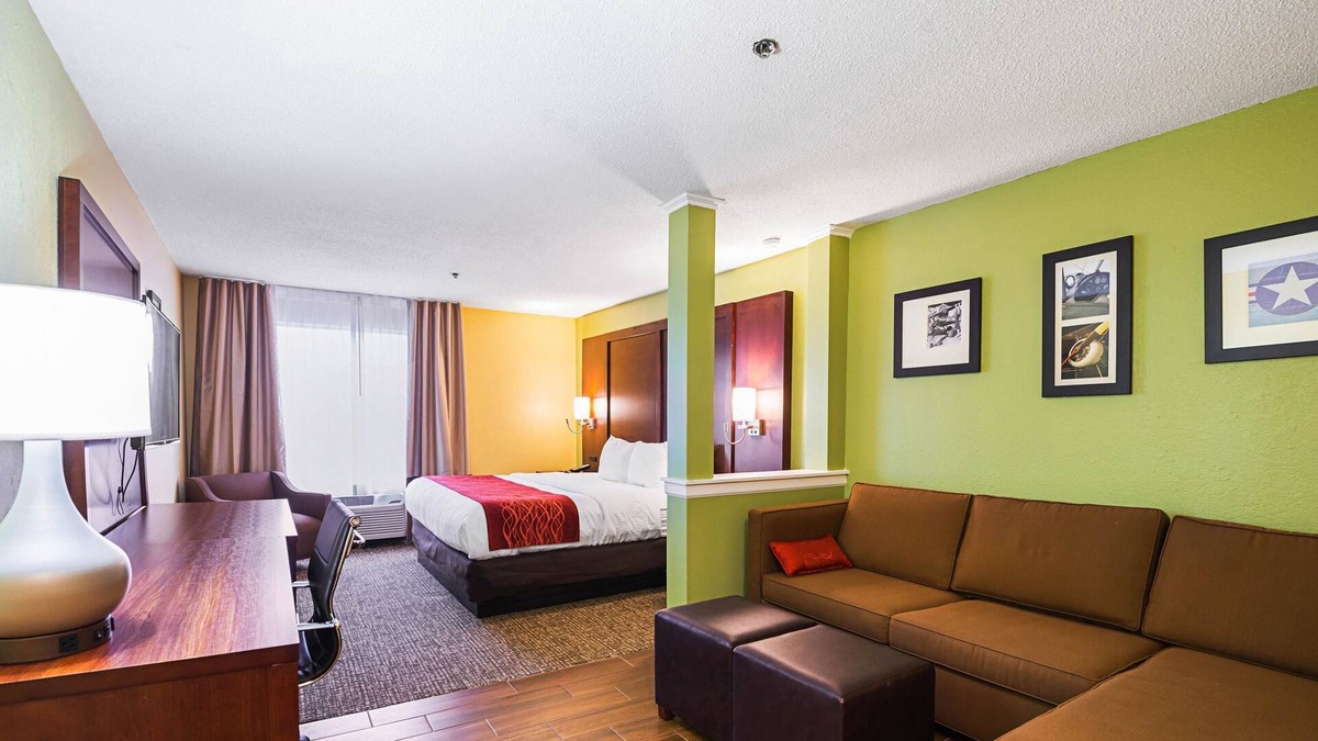 Dayton Hotel | Comfort Inn & Suites Dayton Northwest - Englewood