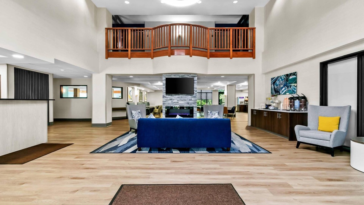 Grand Blanc Hotel | Comfort Inn & Suites Grand Blanc/Flint
