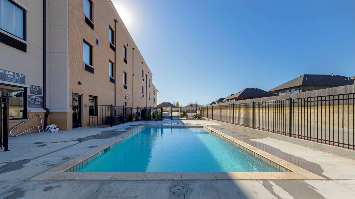 Harrah Hotel | Comfort Inn & Suites Harrah