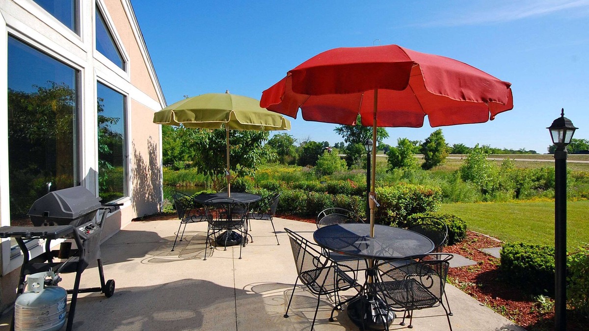 Jackson Hotel | Comfort Inn & Suites Jackson - West Bend