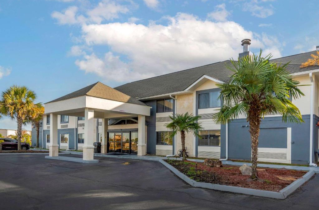 Warner Robins Hotel | Comfort Inn & Suites - near Robins Air Force Base Main Gate