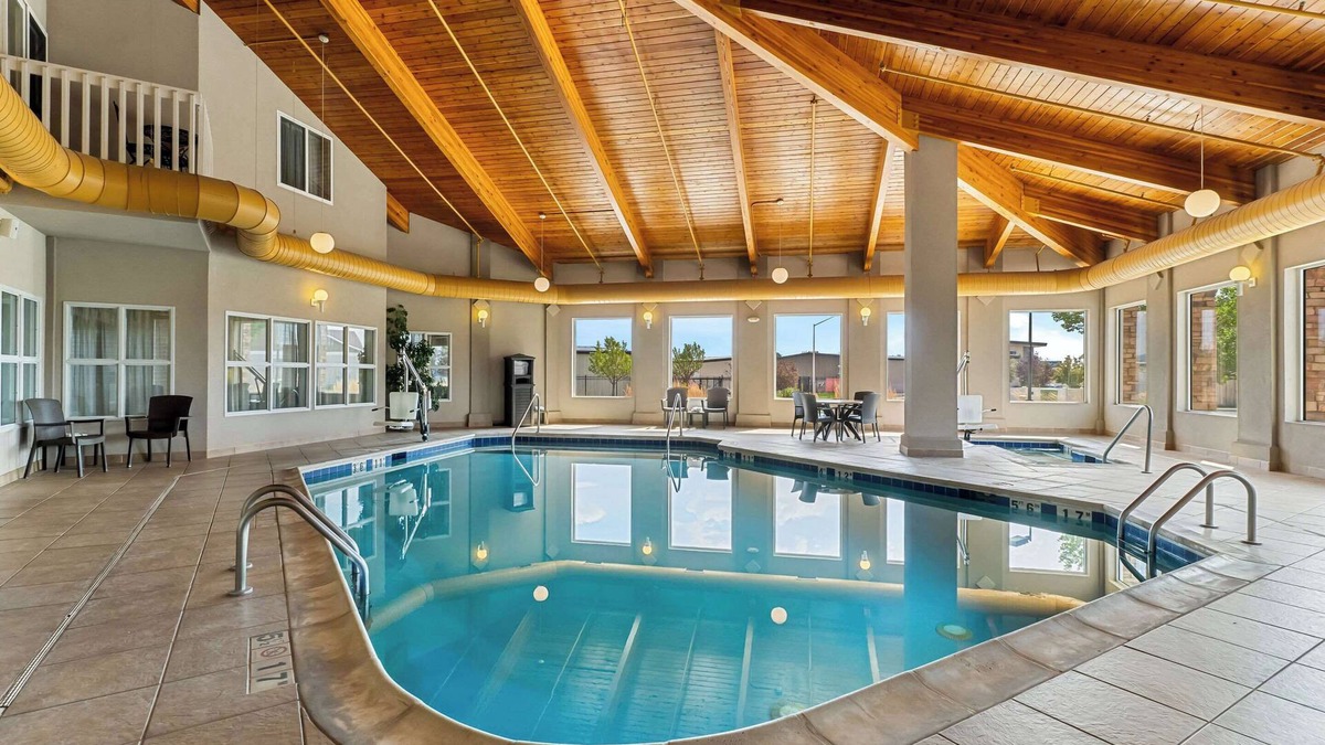 Laramie Hotel | Comfort Inn & Suites Near University of Wyoming