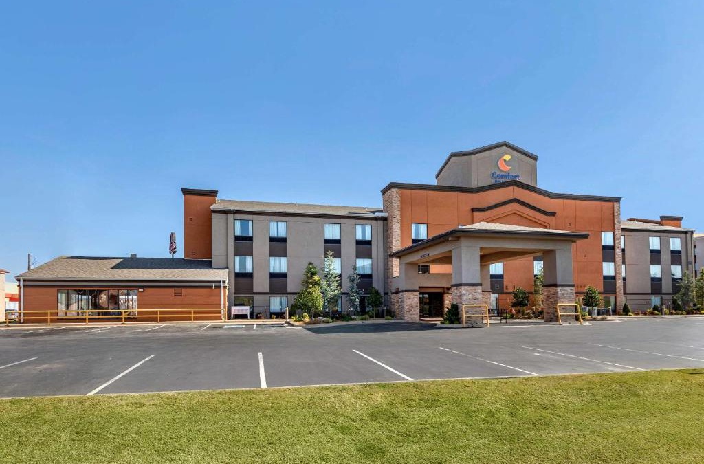 Pauls Valley Hotel | Comfort Inn & Suites Pauls Valley - City Lake