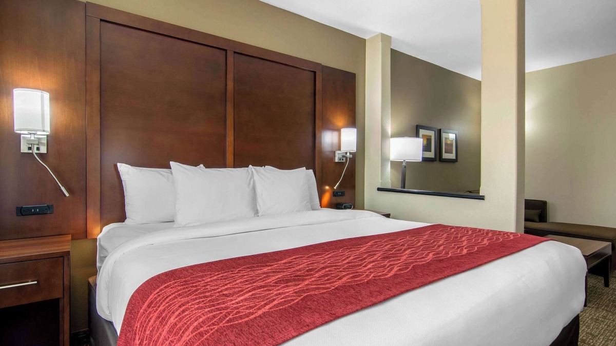 Shawnee Hotel | Comfort Inn & Suites Shawnee - Kansas City