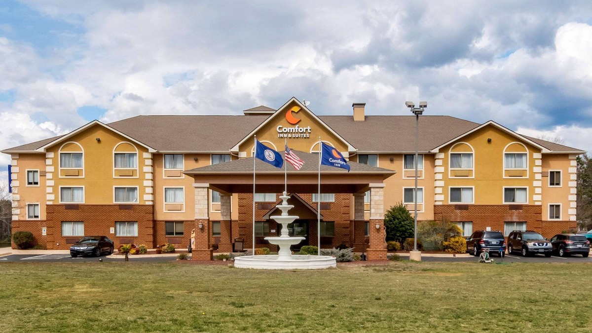 South Hill Hotel | Comfort Inn & Suites South Hill I-85
