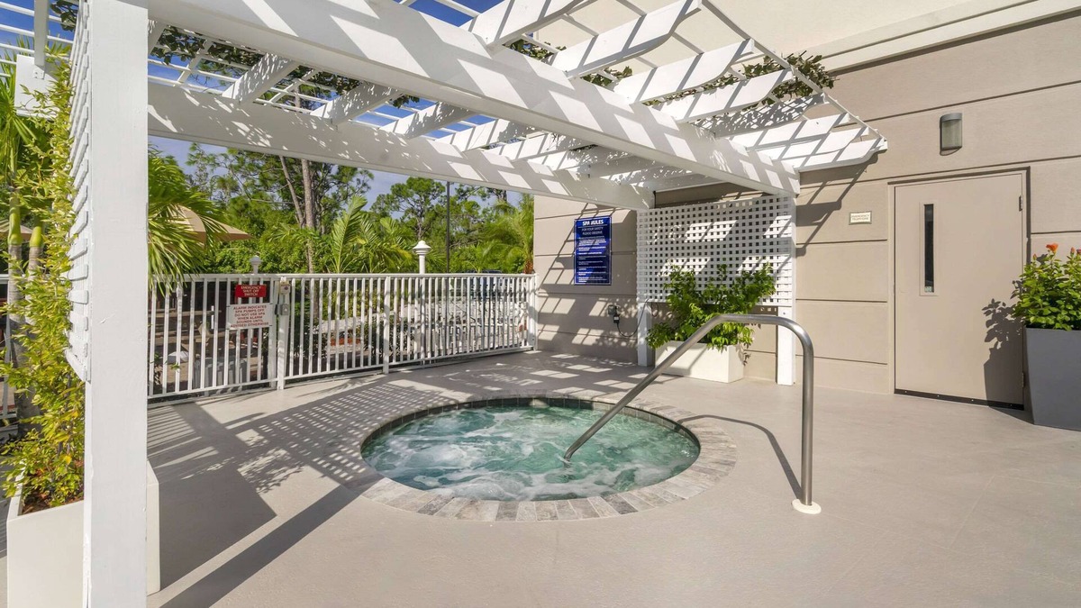 Port Charlotte - Charlotte Harbor Hotel | Comfort Inn & Suites