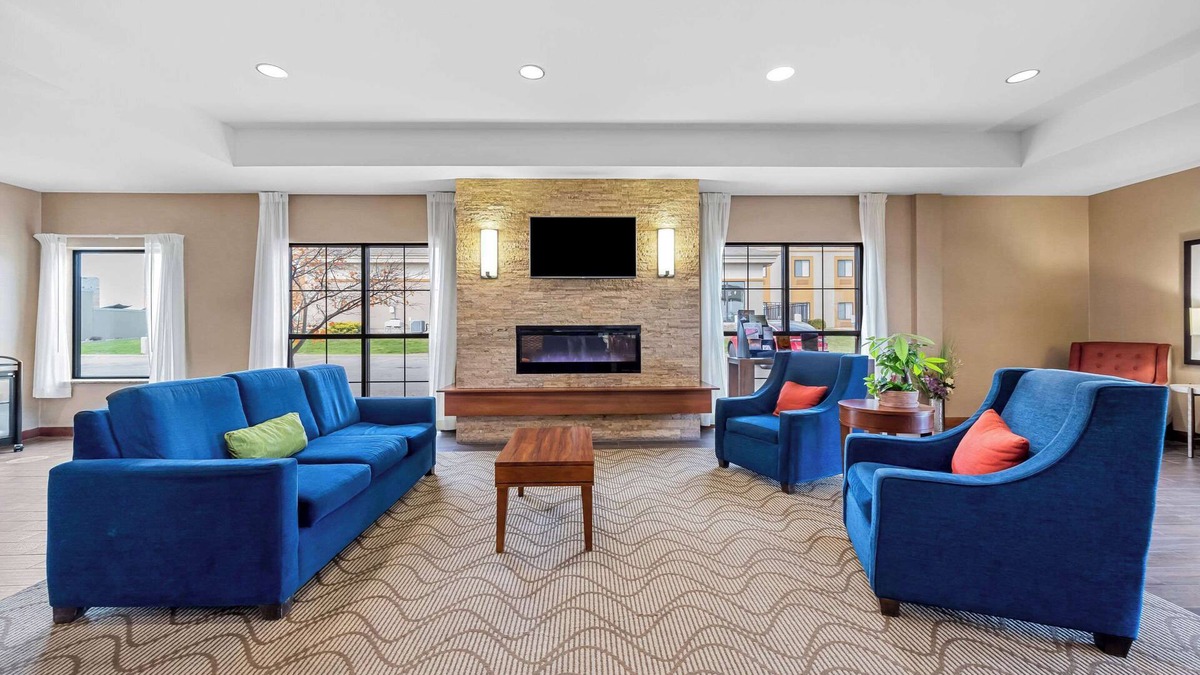 Rochester Hotel | Comfort Inn & Suites West - Medical Center