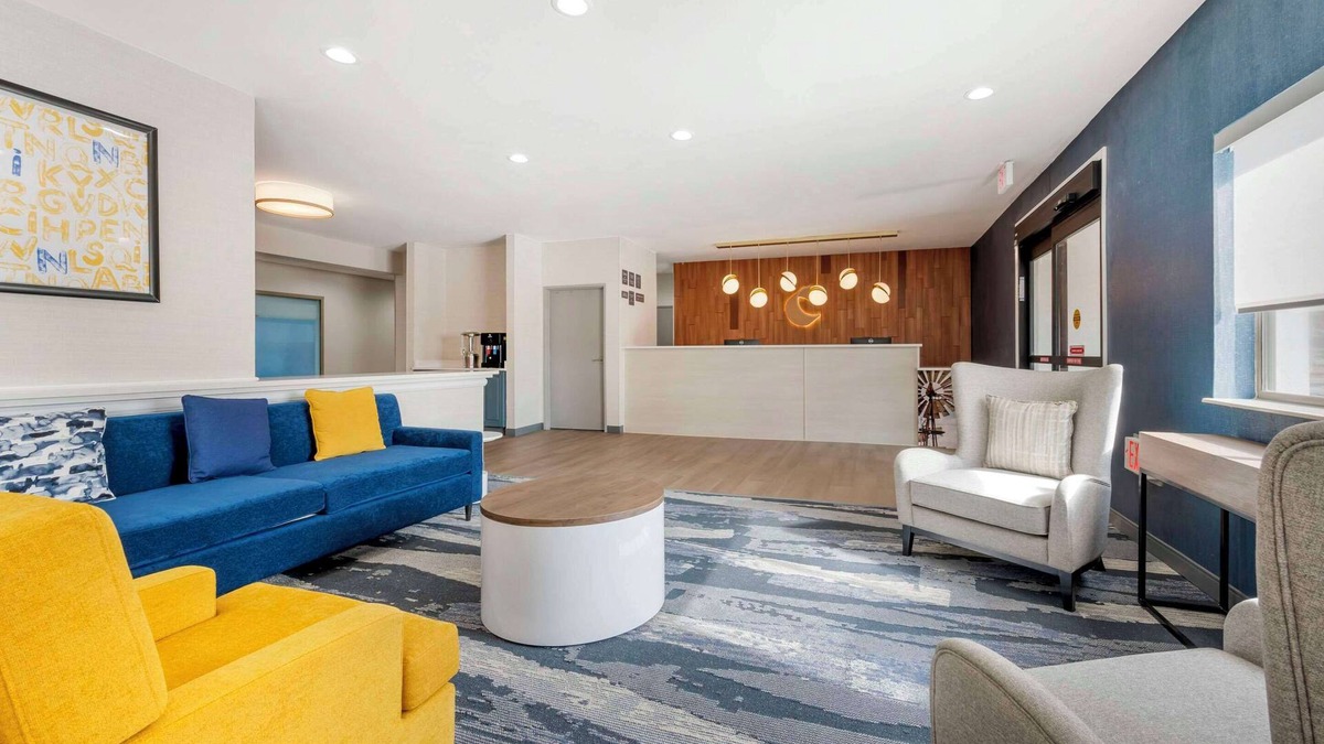 Kendallville Hotel | Comfort Inn
